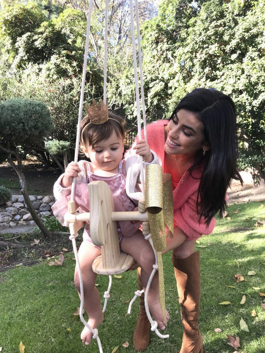 Sazan Hendrix Brings Shabby Chic to Her Daughter's First Birthday Party